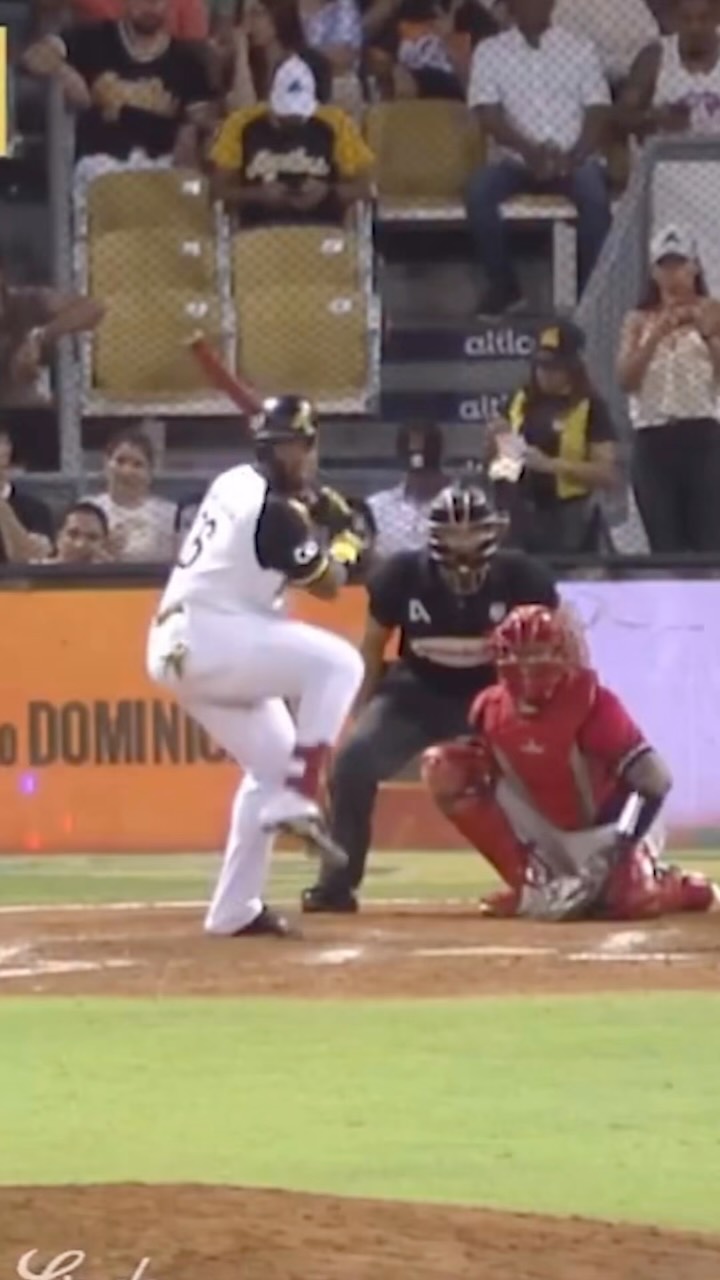 ¿Cómo suena el bate cuando le da a la pelota? ⚾️

😅😅