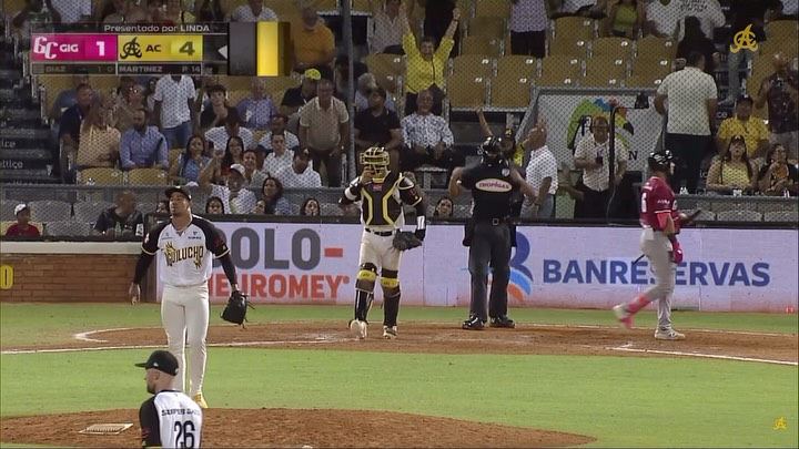 ¡JUSTIN 🔥🔥🔥! 

Justin Martínez cierra el juego con el ponche y obtiene su primer juego salvado.