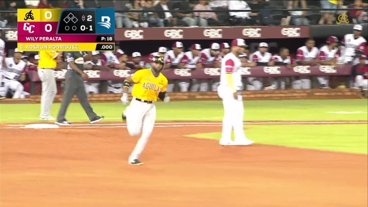 LA PUSO AMARILLIIIIIITA ¡QUE GOLPE! 

Cuadrangular de Aderlín Rodríguez