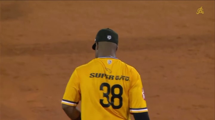 ¡LEONARD DE CABEZA! 

Jugada mágica de Eddys Leonard.