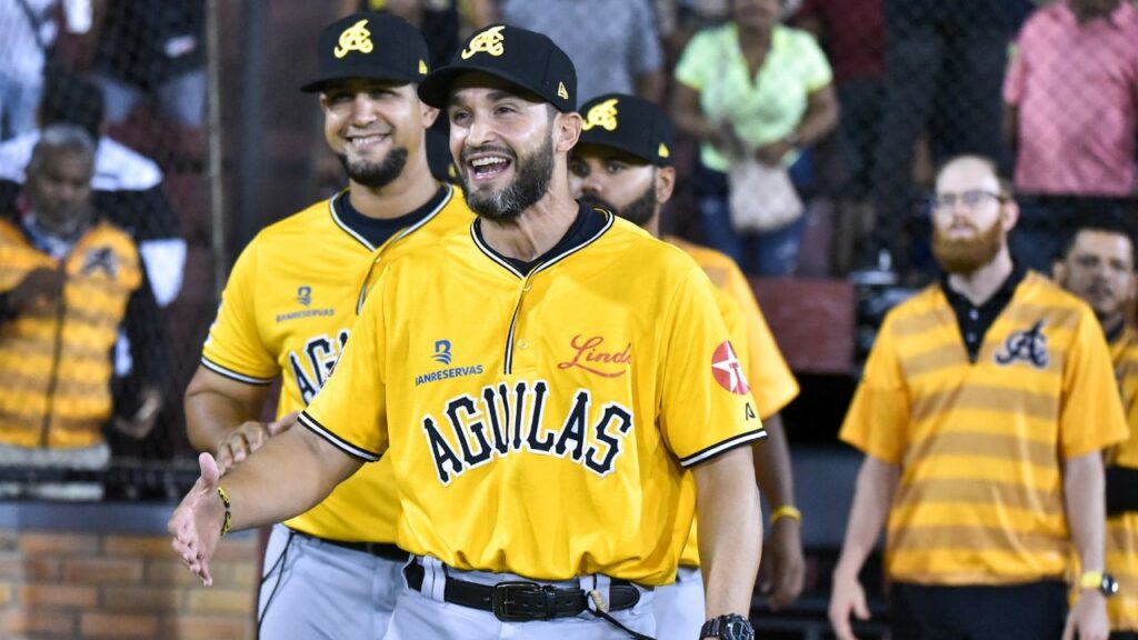 Maglia Ufficiale Aguilas Cibaeñas 2024-2025 Oro Con Bottoni – Tifa Con Stile Per La Squadra Del Cuore!