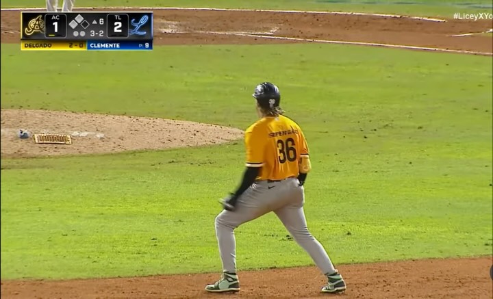 ¡DELGADO CON LA LÍNEA! 

Sencillo remolcador de dos carreras de Raynel Delgado y nos fuimos arriba.