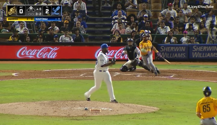 Berroa y Williams producen la primera carrera amarilla del juego.