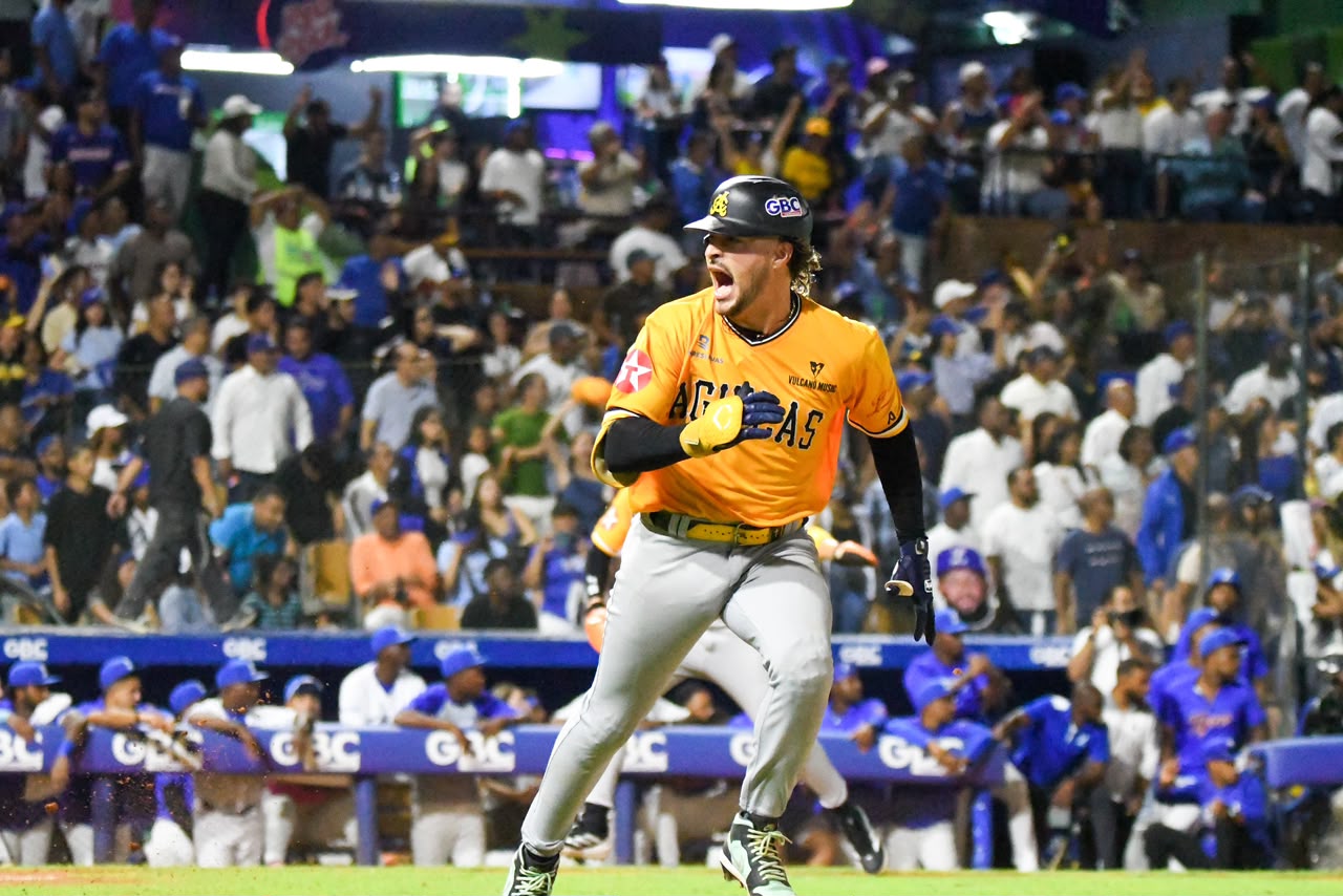 Las Águilas imponen su ley en el Quisqueya con victoria 9-5 sobre el Licey
